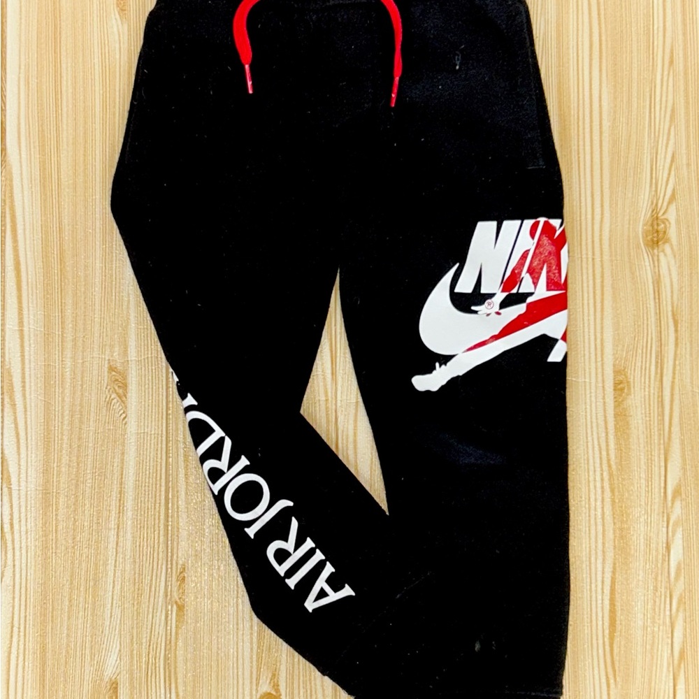 Nike Jordan boys sz 5 years Black and Red Sweatpants Jumpman  Air Jordan